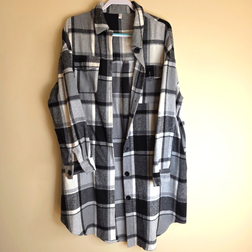 *Final Price* Black and White Checkered Flannel Lightweight Jackey 16W